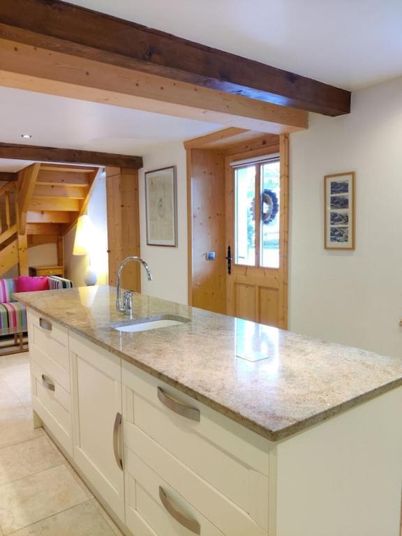 Spacious Ski Chalet In Traditional French Village, Sleeps 8, Four Star With Fibre Broadband อาบงดองซ์ ภายนอก รูปภาพ