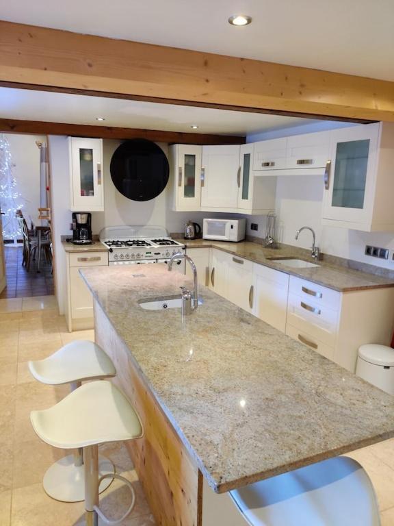 Spacious Ski Chalet In Traditional French Village, Sleeps 8, Four Star With Fibre Broadband อาบงดองซ์ ภายนอก รูปภาพ